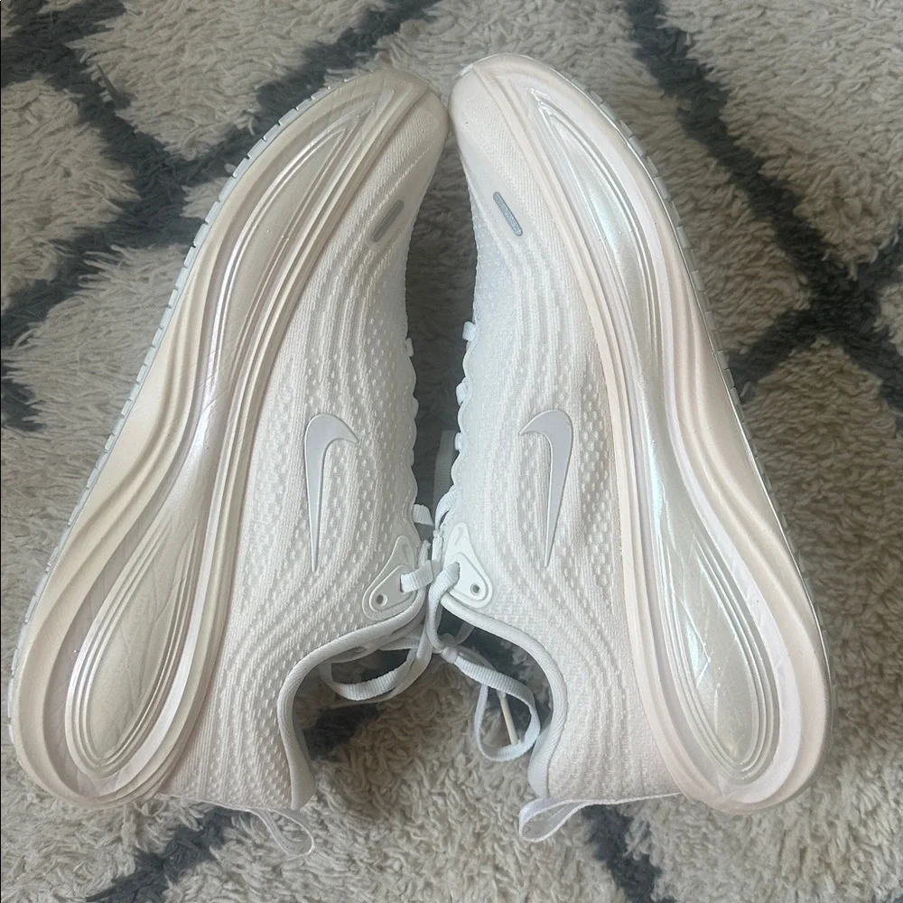 Nike Vomero Plus road running shoes.  Sz 8.5. Summit White/Chalk/Platium - Picture 4 of 8